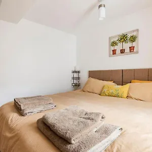 Comfortable Flat Close To The Brighton